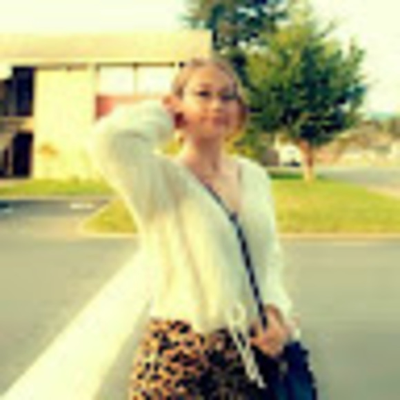 Meet your Posher, Cassandra - Picture 1 of 1